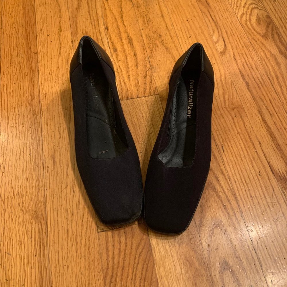 NEW - Girls Naturalizer Pumps